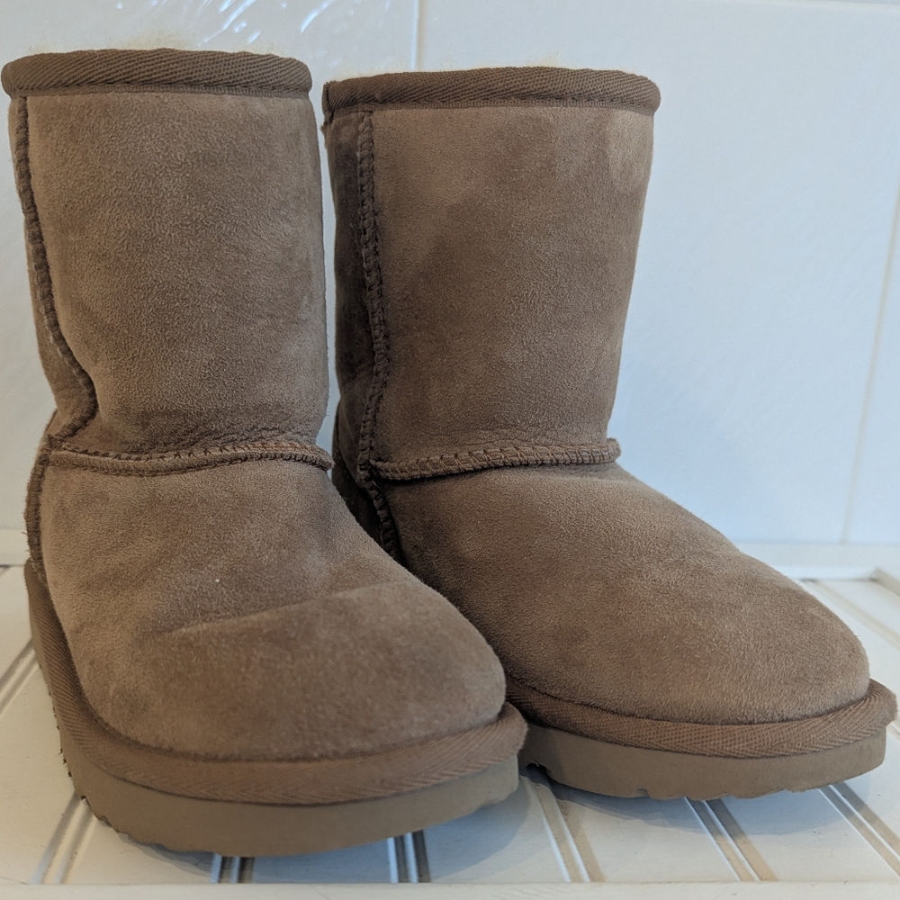Classic UGG Suede Boots- Chestnut - Picture 2 of 5
